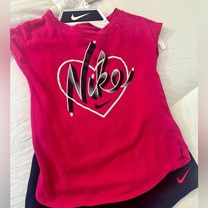 Girls like new Nike short set 5-6